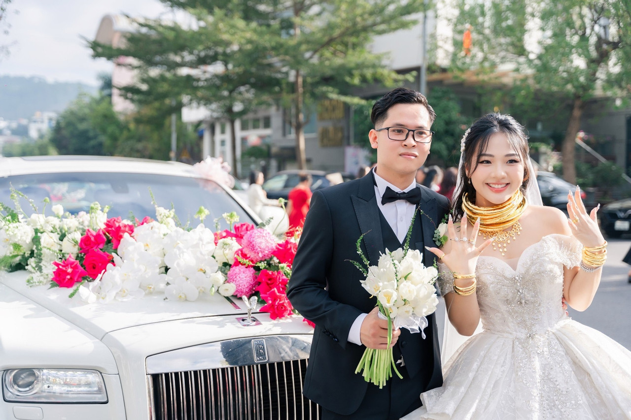 dam cuoi con gai dai gia dat mo voi mam co gan 30 trieu khien dan mang loa mat ve do chiu choi 1