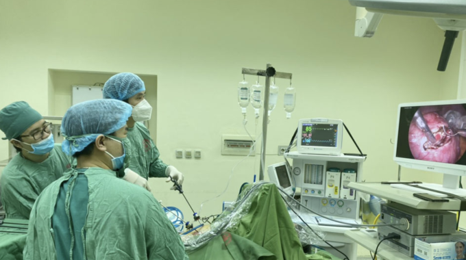 nguoi dan ong mo cap cuu vi an mon thit van nguoi me nguoi dan ong mo cap cuu vi an mon thit van nguoi me