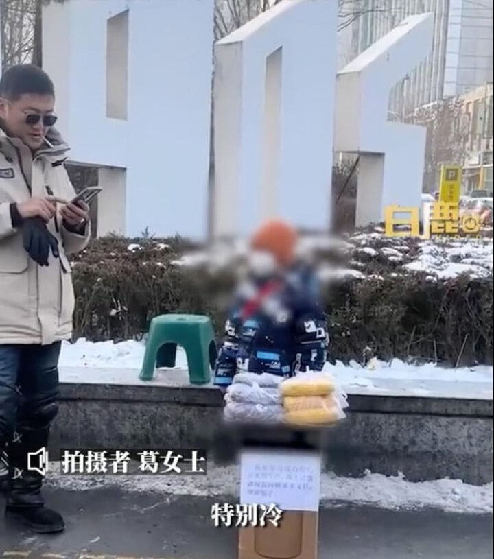 bo bat con ngoi ban hang rong giua troi lanh am do su that phia sau khien dan mang ban tan dspl bo bat con ngoi ban hang rong giua troi lanh am do su that phia sau khien dan mang ban tan dspl