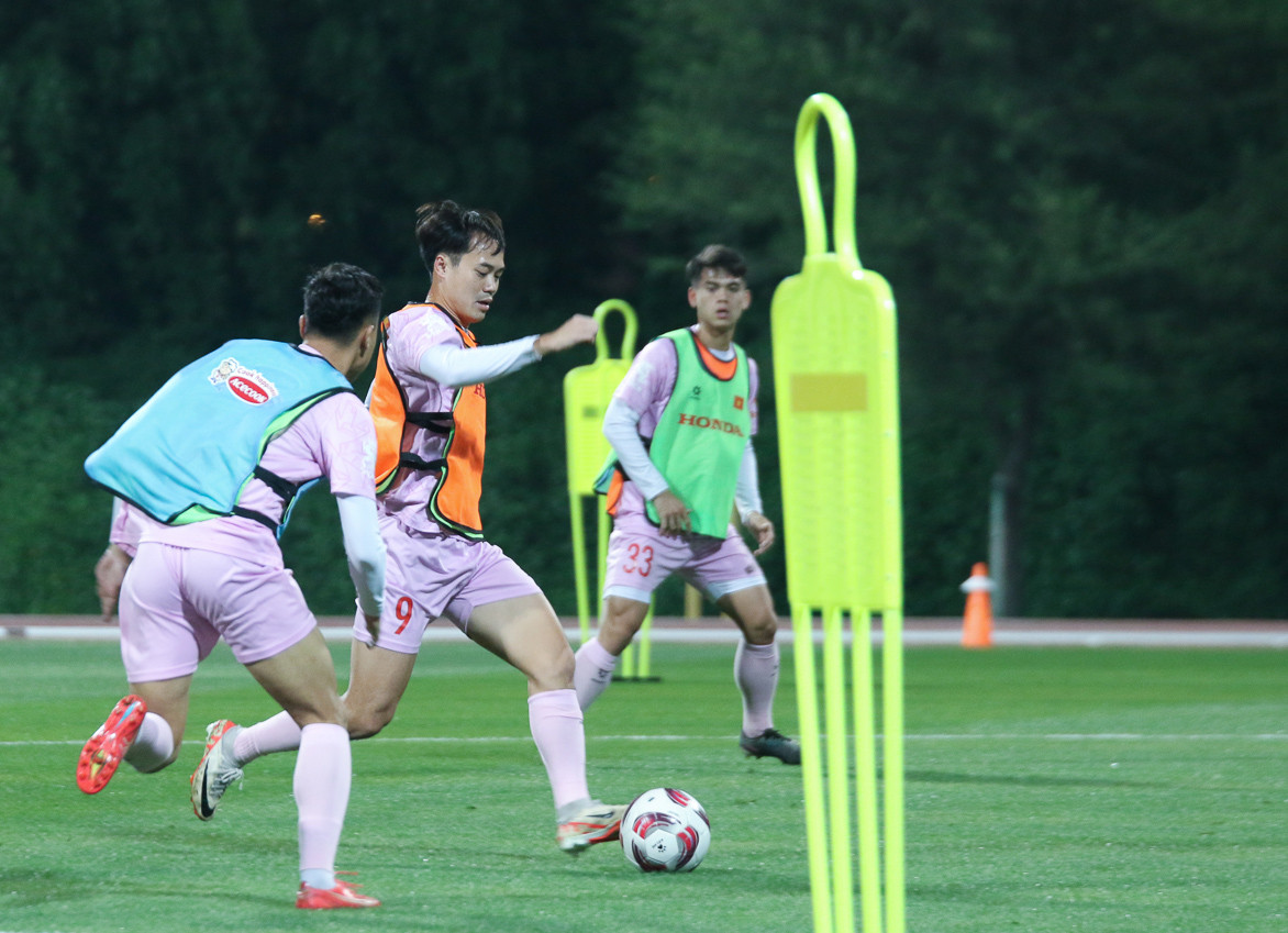 hlv troussier dung doi hinh manh nhat cho tran do suc voi kyrgyzstan dspl6