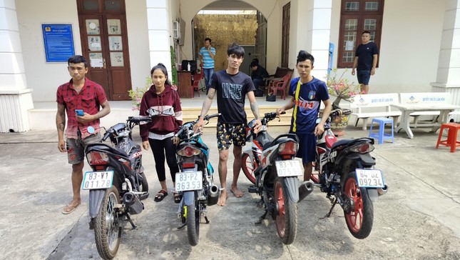 bat nhom xam tro tu xung canh sat hinh su de cuop tai san nguoi di duong bat nhom xam tro tu xung canh sat hinh su de cuop tai san nguoi di duong