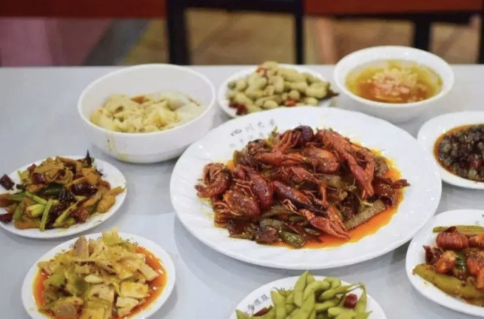 lo anh bua an cua canteen ngon den muc nao ma cuu sinh vien chi muon duoc an ke dspl1