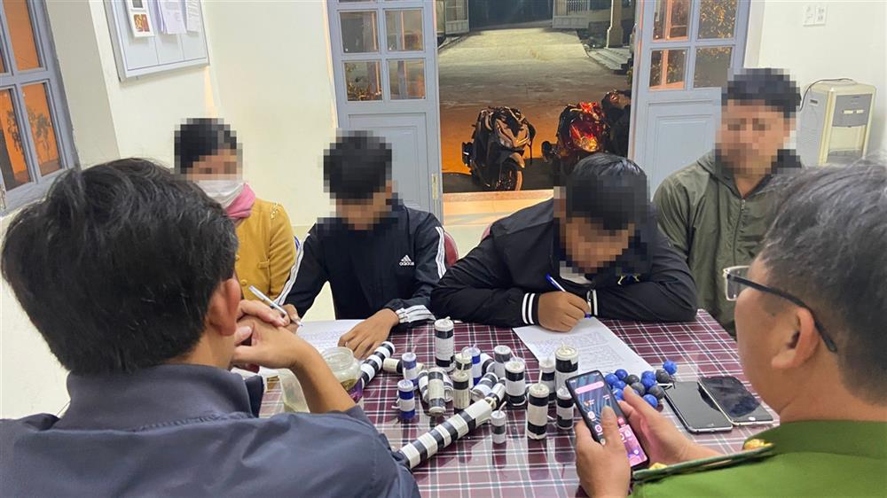 bao dong tinh trang hoc sinh tu che phao no tu mang xa hoi gia dinh va trach nhiem cua toan xa hoi bao dong tinh trang hoc sinh tu che phao no tu mang xa hoi gia dinh va trach nhiem cua toan xa hoi