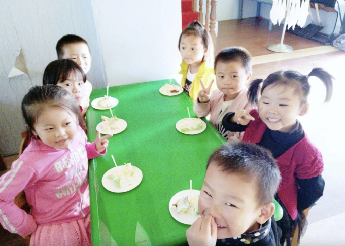 khieu nai voi hieu truong vi cho rang con bi phan biet doi xu ba me nhan su that day xau ho dspl