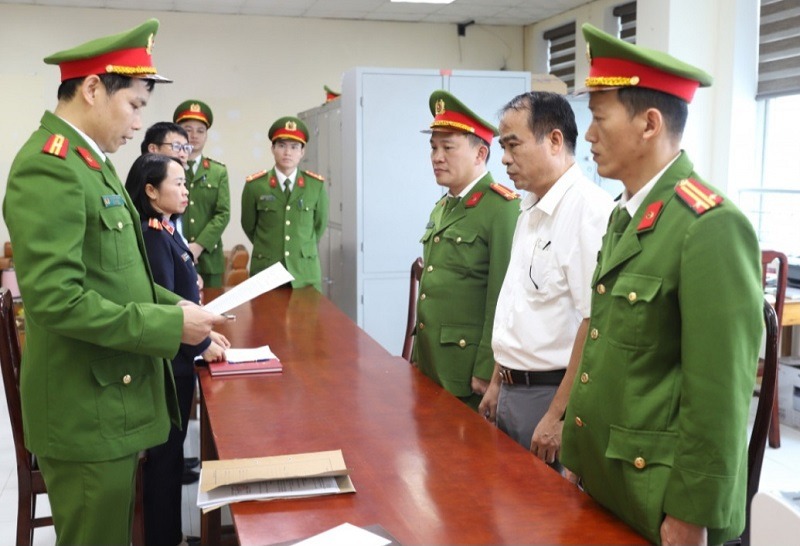 bat giam doc cong ty ky khong hop dong kinh te tham o 1 7 ty dong dspl