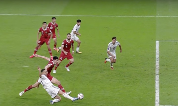 indonesia kien len afc vi bat man voi trong tai sau tran thua iraq