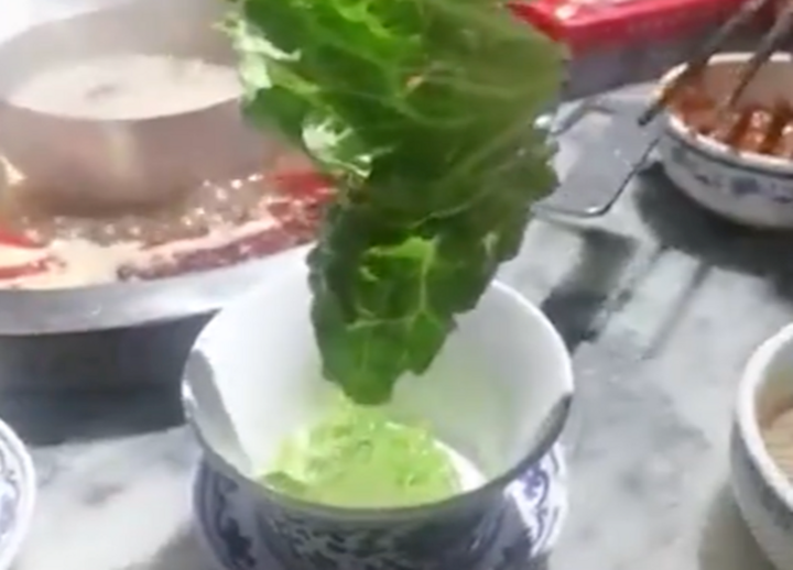 goi do nhung lau khach hang choang khi chung kien do an duoc mang ra goi do nhung lau khach hang choang khi chung kien do an duoc mang ra