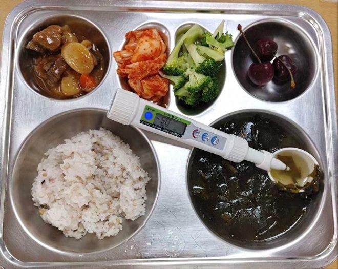 to mo bua an o truong cua con nguoi me roi nuoc mat khi thay giao vien gui anh thuc te dspl to mo bua an o truong cua con nguoi me roi nuoc mat khi thay giao vien gui anh thuc te dspl