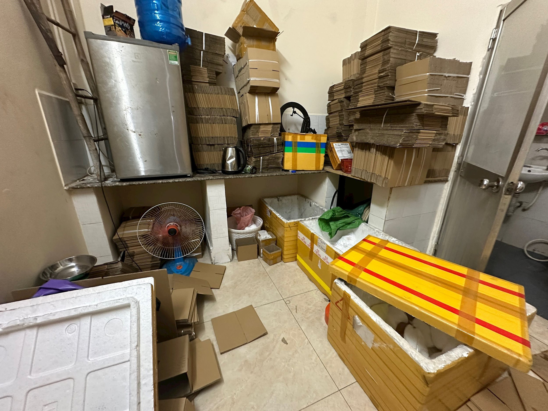 phat hien kho nguyen lieu khung san xuat phao no o go vap phat hien kho nguyen lieu khung san xuat phao no o go vap
