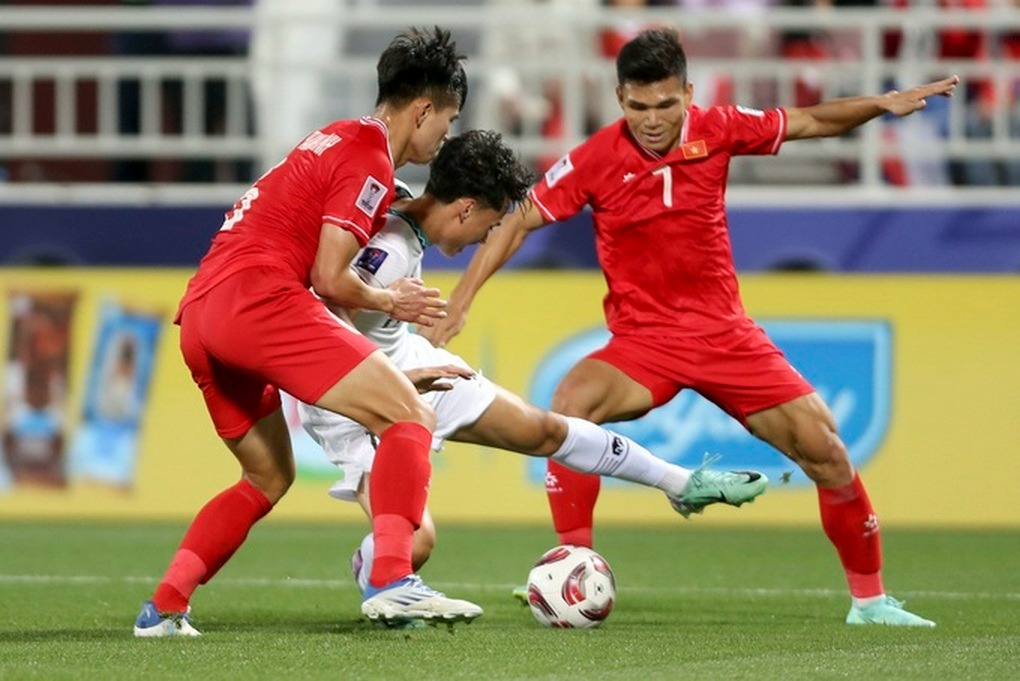 bao han quoc binh luan dieu dang buon ve tuyen viet nam duoi thoi hlv troussier dspl1
