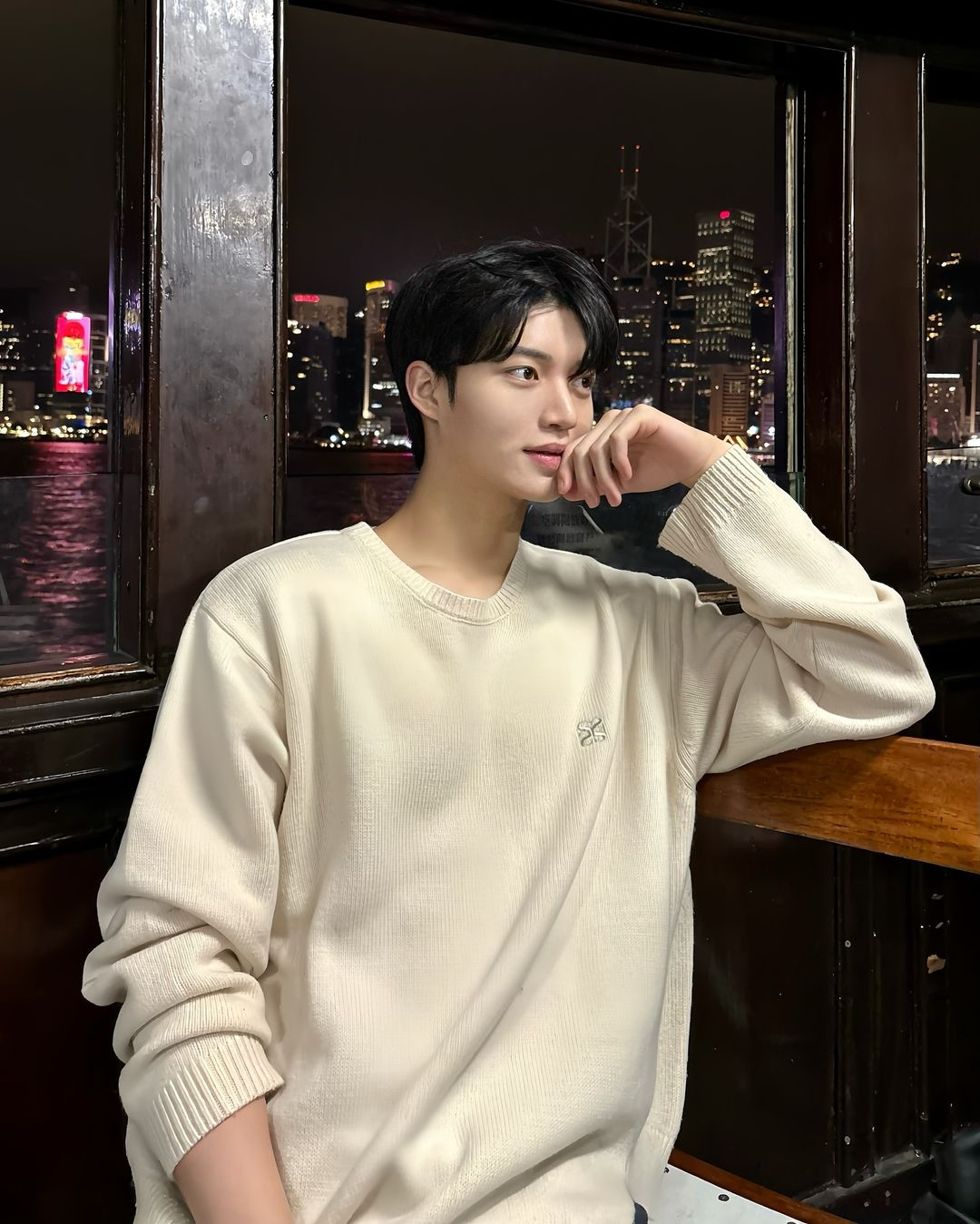 chan dung chang trai khien dan mang soi trang ca nhan vi qua giong nam than song kang dspl4 chan dung chang trai khien dan mang soi trang ca nhan vi qua giong nam than song kang dspl4