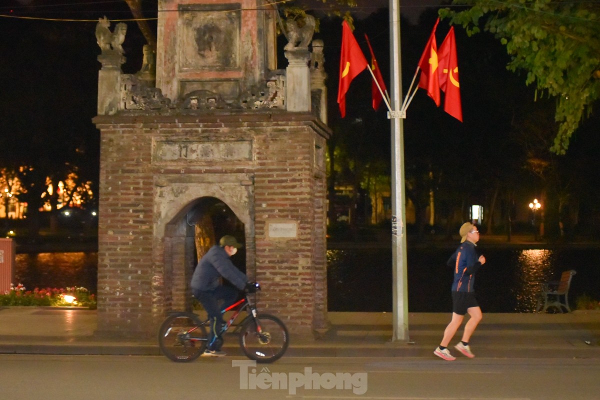 bat chap thoi tiet 8 do c nguoi dan thu do van chay bo tap the duc tu 4h sang 3