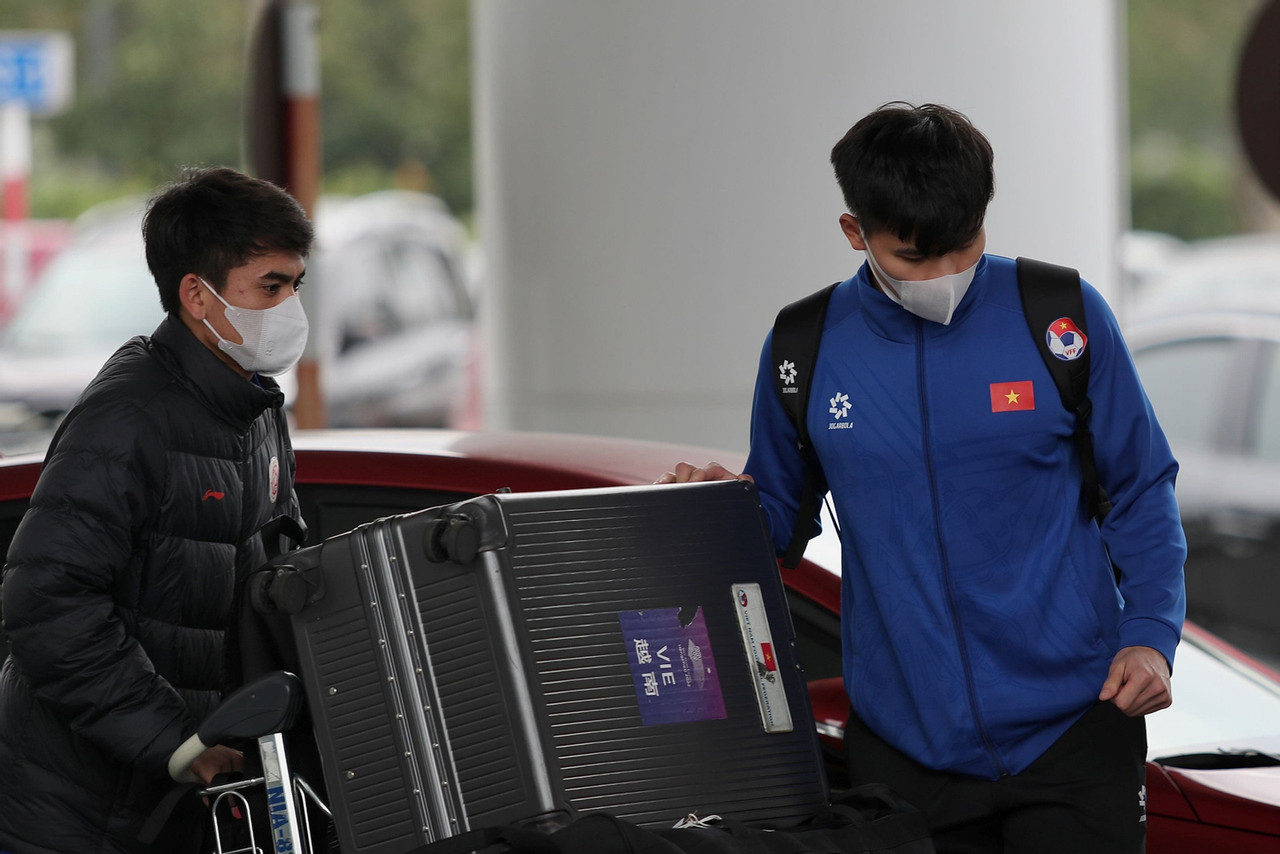 thay tro hlv troussier ve nuoc sau hanh trinh asian cup 2023 xuan manh phai ngoi xe lan 11