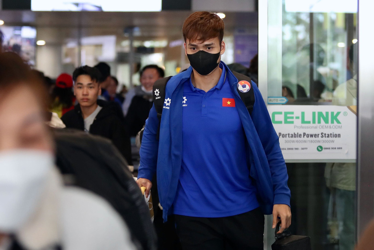 thay tro hlv troussier ve nuoc sau hanh trinh asian cup 2023 xuan manh phai ngoi xe lan 12