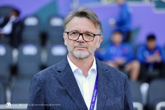thay tro hlv troussier ve nuoc sau hanh trinh asian cup 2023 xuan manh phai ngoi xe lan 13