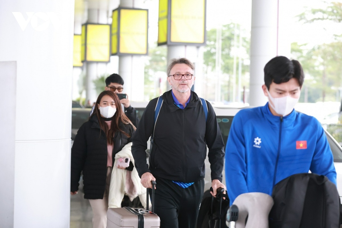 thay tro hlv troussier ve nuoc sau hanh trinh asian cup 2023 xuan manh phai ngoi xe lan 2