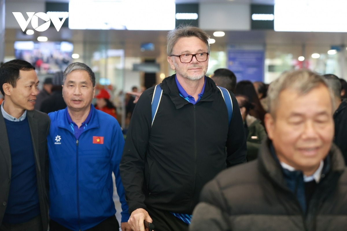 thay tro hlv troussier ve nuoc sau hanh trinh asian cup 2023 xuan manh phai ngoi xe lan 3