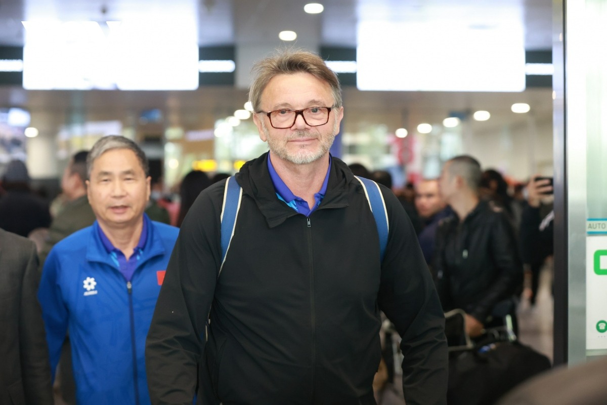 thay tro hlv troussier ve nuoc sau hanh trinh asian cup 2023 xuan manh phai ngoi xe lan 4