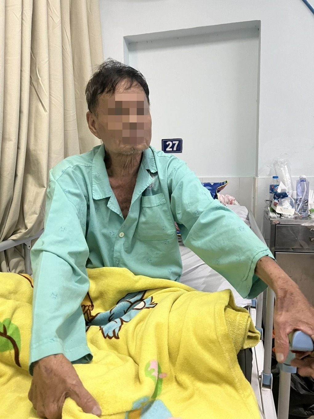 dot ngot tim tai khi dang xem tivi nguoi dan ong thoat cua tu nho 10 ong thuoc hoi duong 