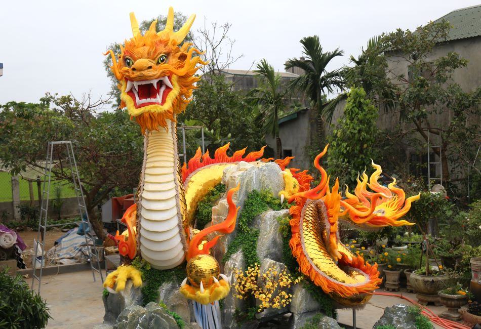 ruc ro sac mau linh vat rong vang o dong nai phun hoa chao don khach du lich 13