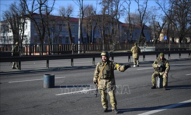 ukraine thong qua viec gia han thiet quan luat va lenh tong dong vien them 90 ngay