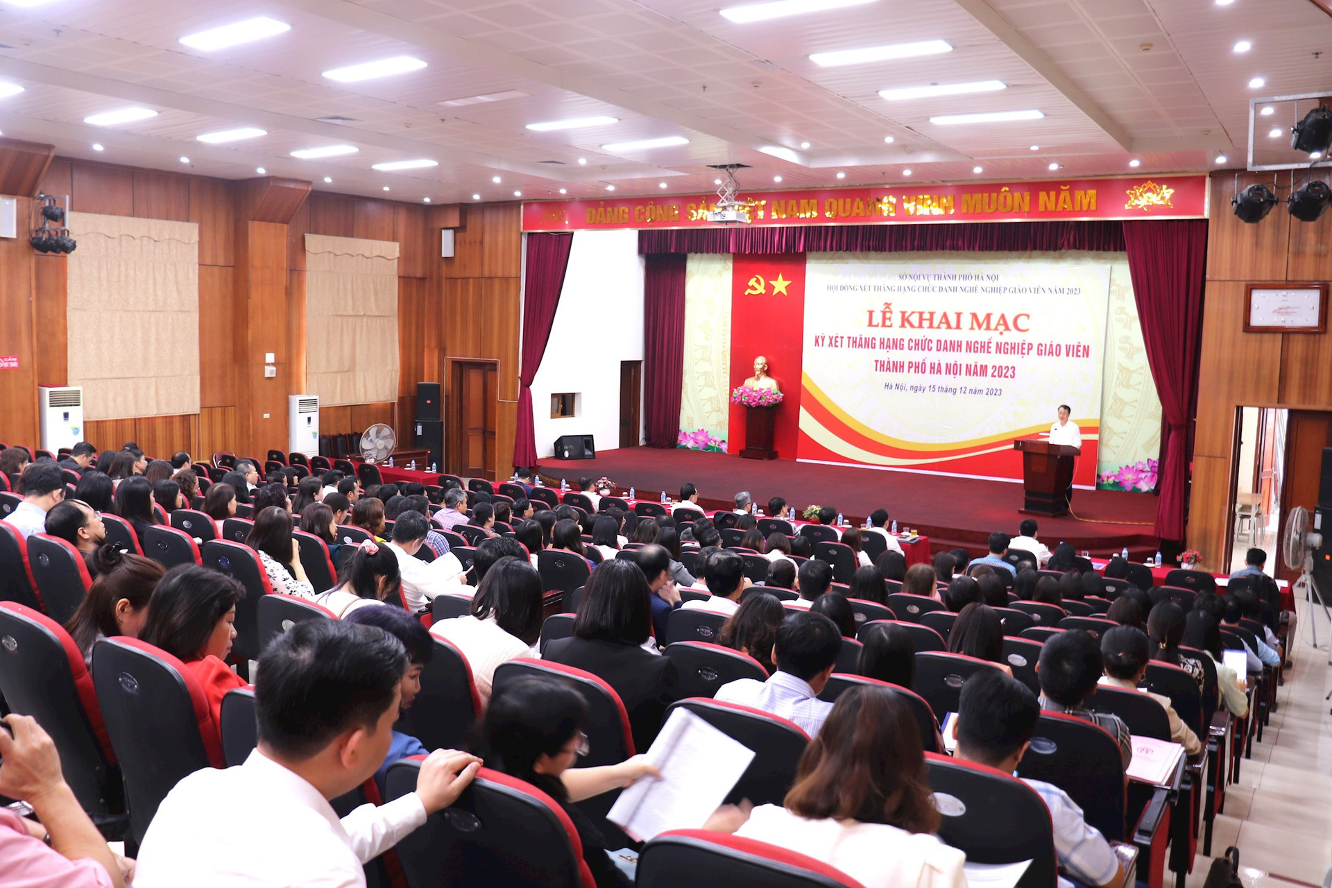 hon 22 000 thay co o ha noi chinh thuc duoc tang luong sau thang hang chuc danh nghe nghiep dspl hon 22 000 thay co o ha noi chinh thuc duoc tang luong sau thang hang chuc danh nghe nghiep dspl