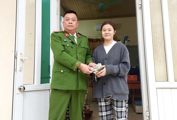 tin nong 24h hom nay ngay 11 2 2024 hanh dong dep cua thay giao khi nhat duoc cua roi tra lai nguoi mat tin nong 24h hom nay ngay 11 2 2024 hanh dong dep cua thay giao khi nhat duoc cua roi tra lai nguoi mat