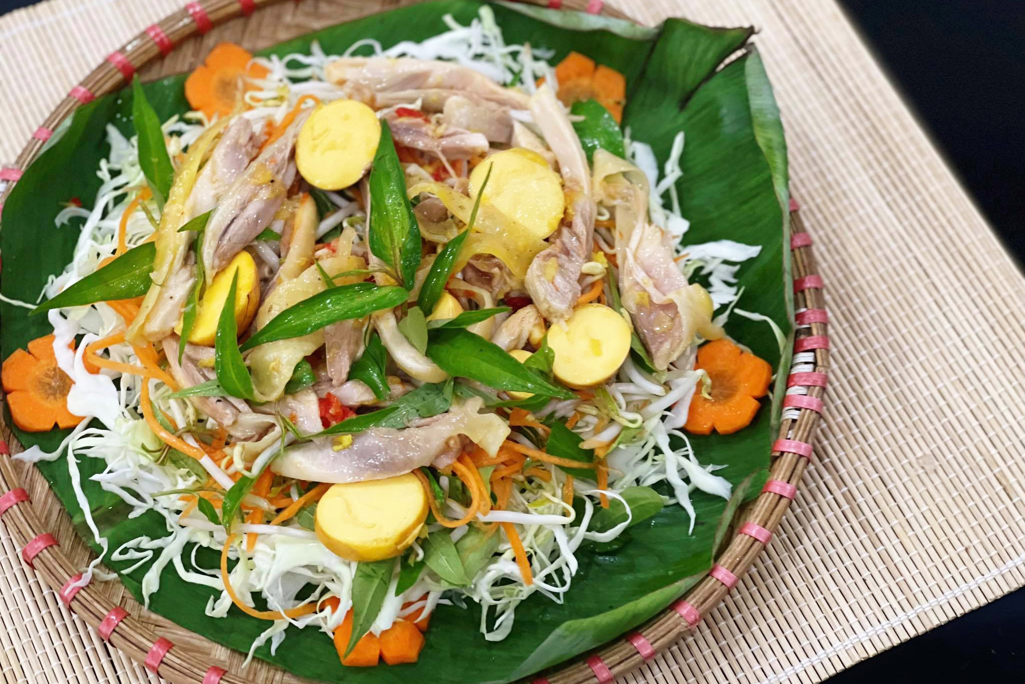 thit ga la mon pho bien trong mam com viet nhung an theo cach nay keo ruoc benh vao nguoi dspl1