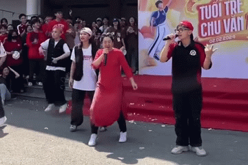 nu hieu pho vua nhay vua doc rap lam gi phai hot khien hoc tro phan khich