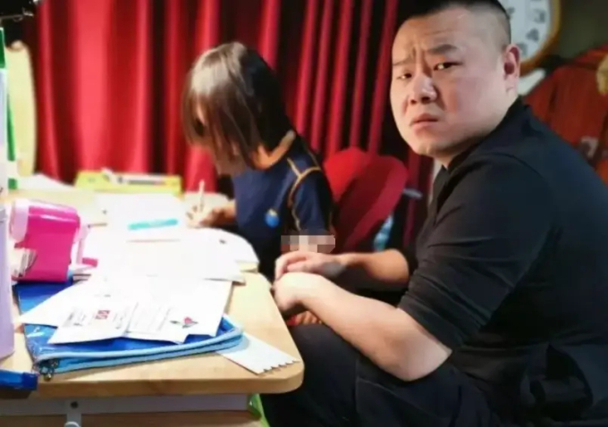 phu huynh co bang thac sy van tang xong moi khi day con hoc bai dan mang bat luc thay cha me