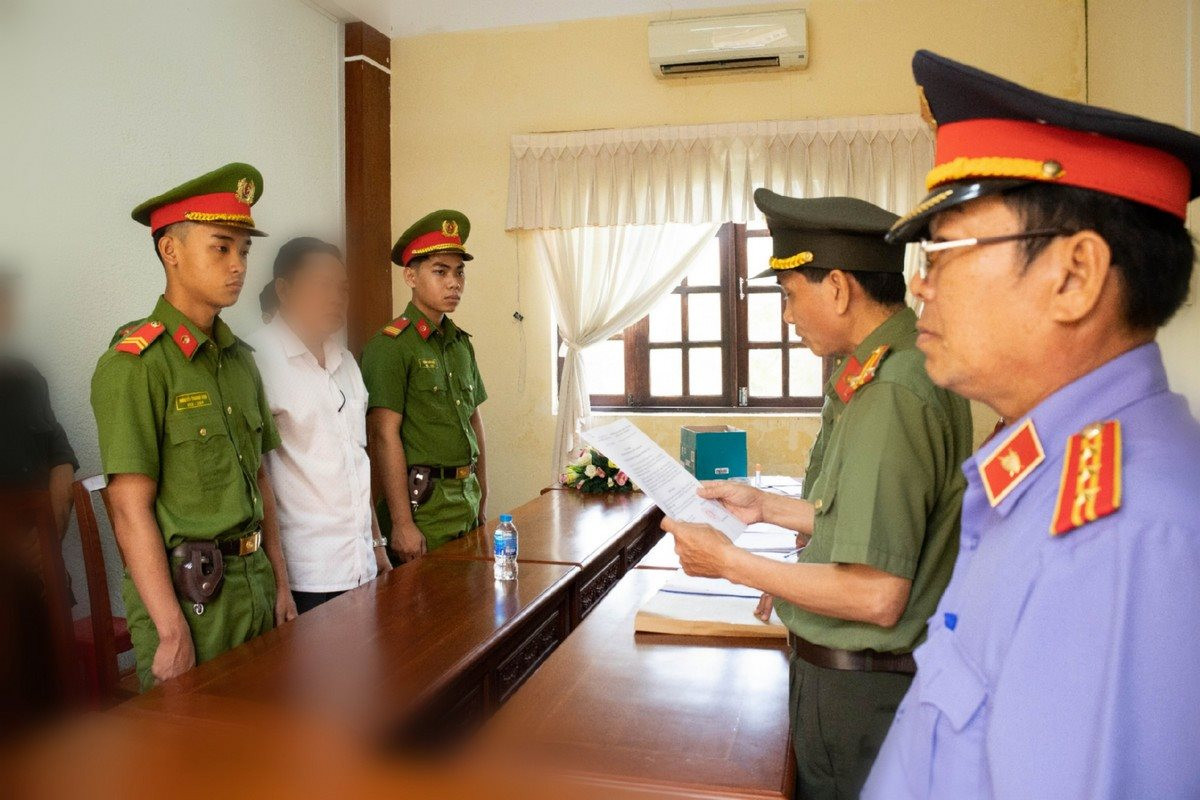 khoi to bat giam giam doc van phong dang ky dat dai tinh hau giang khoi to bat giam giam doc van phong dang ky dat dai tinh hau giang