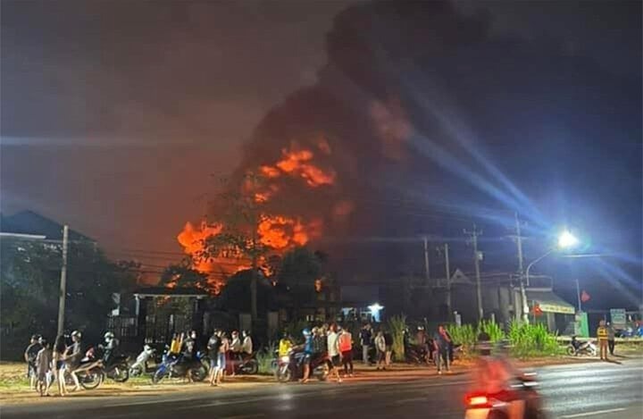 tin nong 24h hom nay ngay 22 2 2024 chay xuong bao bi rong hon 1 000 m2 o binh phuoc sau tieng no lon