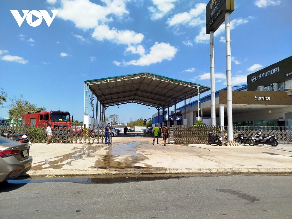tin nong 24h hom nay ngay 25 2 2024 nghi van nguoi phu nu tu vong tren pho le duan do tai nan giao thong dspl1