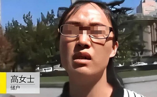 di rut tien nguoi dan ong dien tiet vi nhung cau hoi cua nhan vien ngan hang khien dan mang tranh cai1