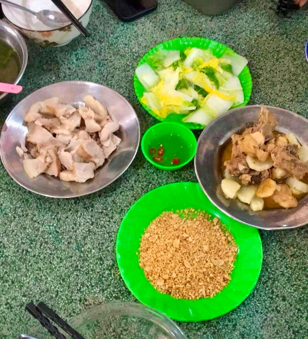 lanh dao dai hoc hue noi gi vu bua com khong du no cua sinh vien khi hoc quoc phong dspl