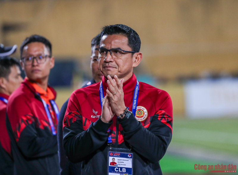 quang hai lap cong cho cahn thay troussier nhan tin hieu tu hlv kiatisak dspl