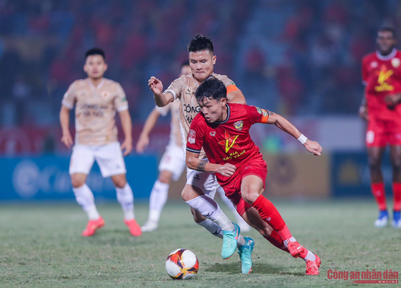 quang hai lap cong cho cahn thay troussier nhan tin hieu tu hlv kiatisak dspl1