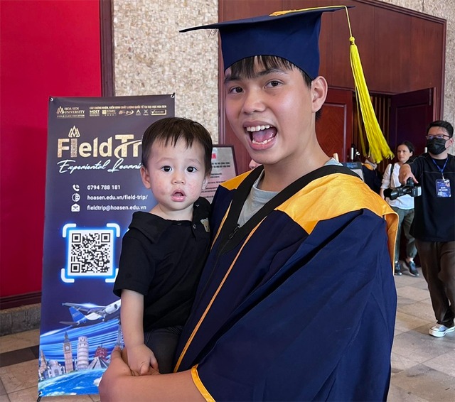 bo gen z be 2 con len nhan bang tot nghiep trend nay khong phai ai cung lam duoc dspl