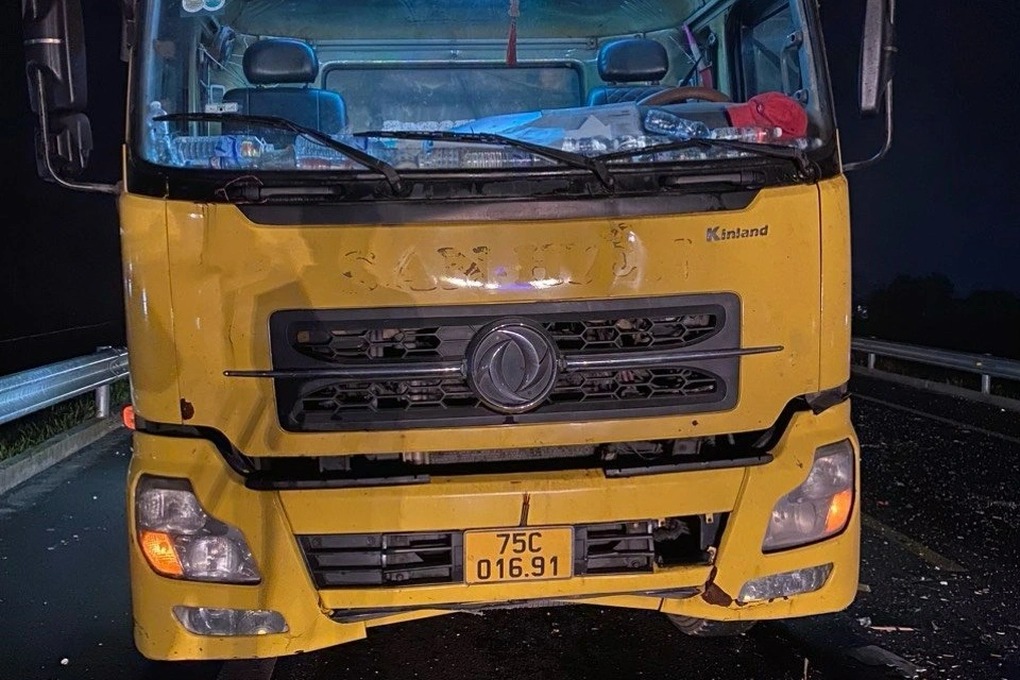 hien truong vu tai nan tham khoc tren cao toc cam lo la son 2 nguoi tu vong 4 nguoi bi thuong 3