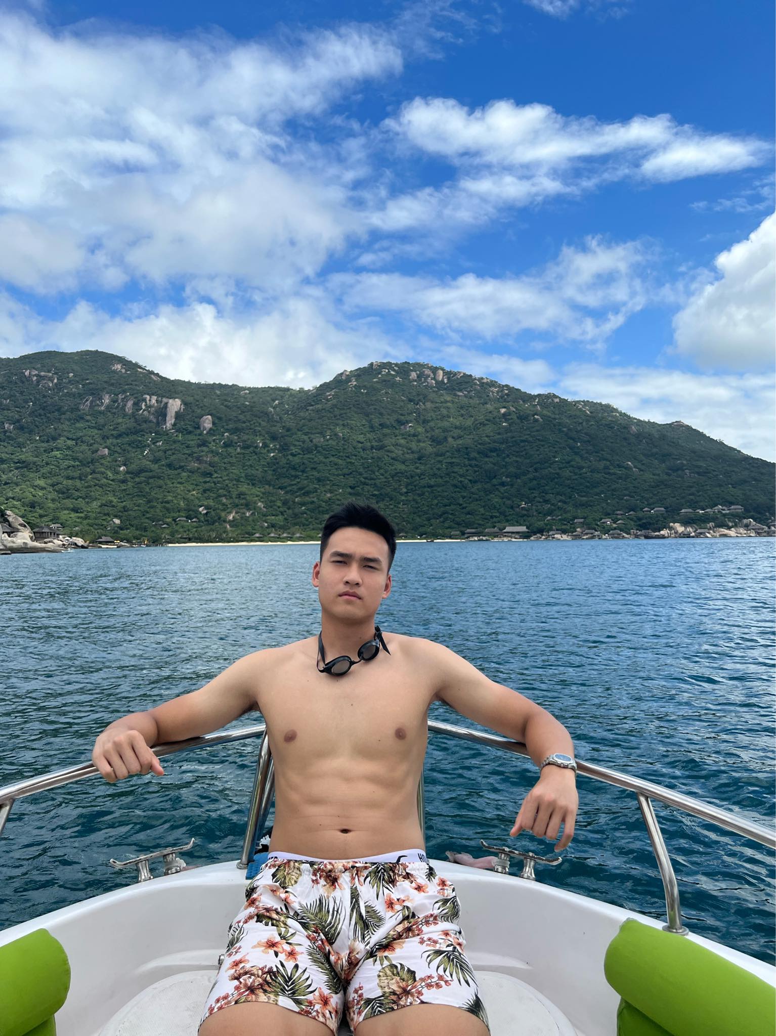 ve ngoai dien trai cua bui hoang viet anh chang trung ve dong fangirl nhat doi tuyen quoc gia dspl9