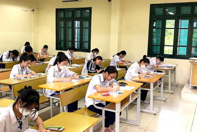 chi tieu tuyen sinh vao lop 10 cac truong cong lap o ha noi nhu the nao 