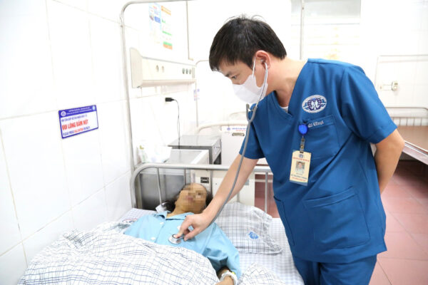 nghe nguoi quen di cat thuoc nam nguoi phu nu nhap vien vi suy gan nghe nguoi quen di cat thuoc nam nguoi phu nu nhap vien vi suy gan