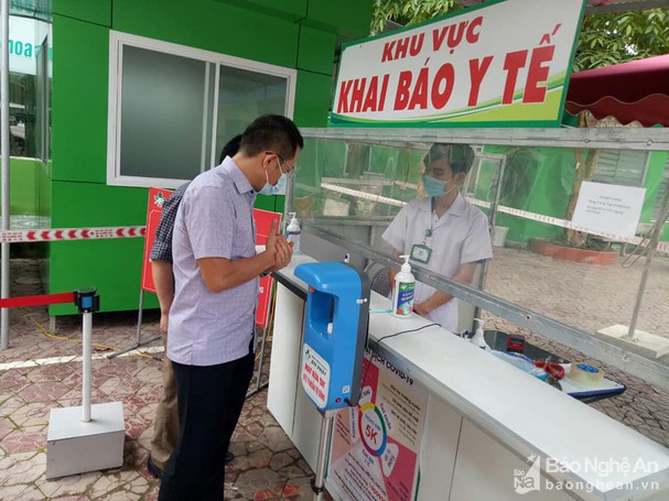 noi voi nguoi dan ve que mot ngay thi khong phai khai bao mot nhan vien y te o nghe an bi xu phat dspl
