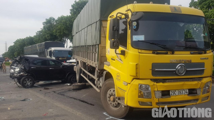 9 oto tong nhau lien hoan 1 nguoi chet 2 dspl 7