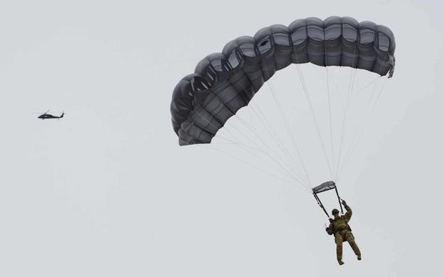 nguoi doi nga tu vong khi dang nhay du o do cao hon 6000m dspl