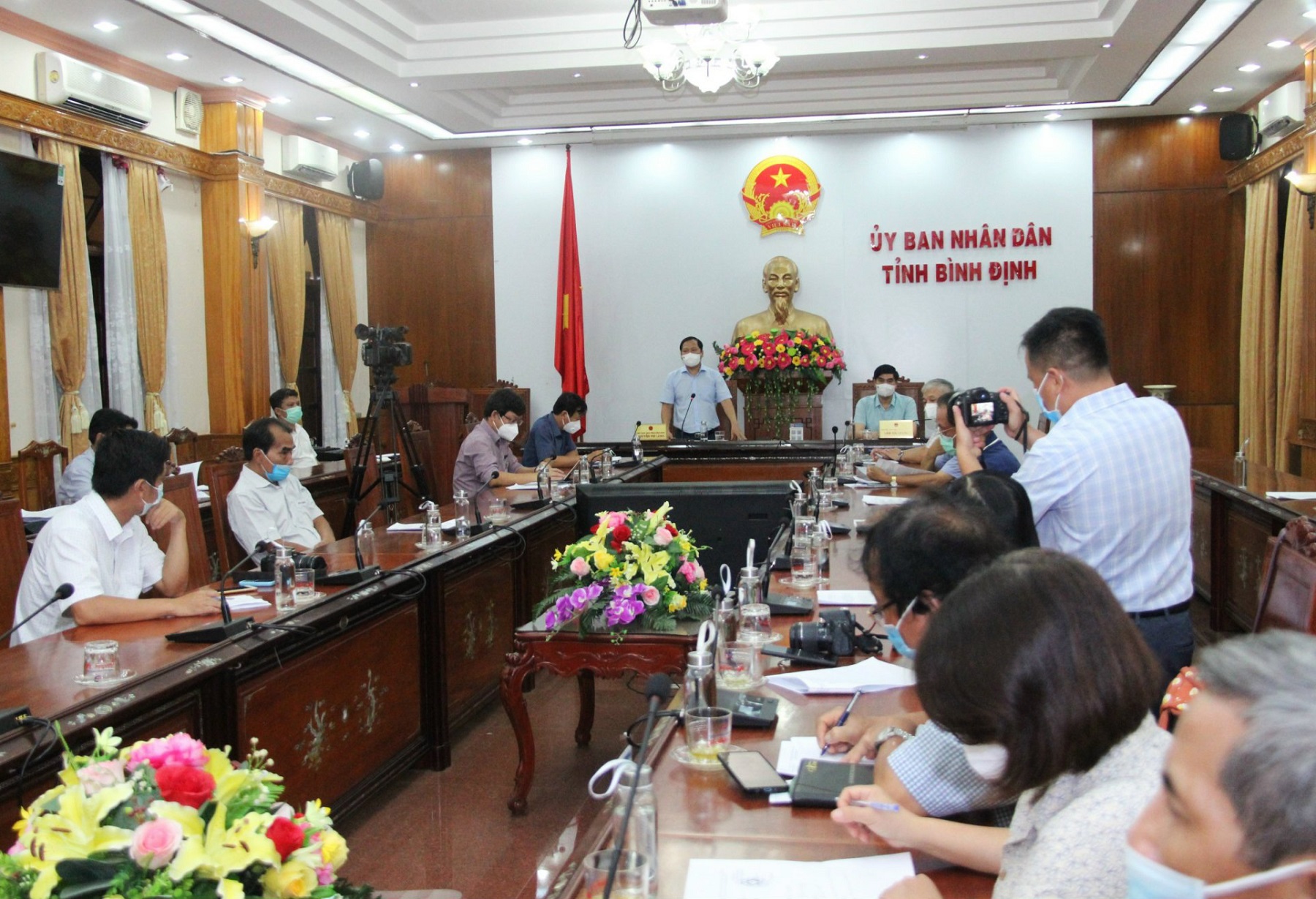 binh dinh thue may bay dua 1 000 nguoi dan tu tp hcm ve que dspl