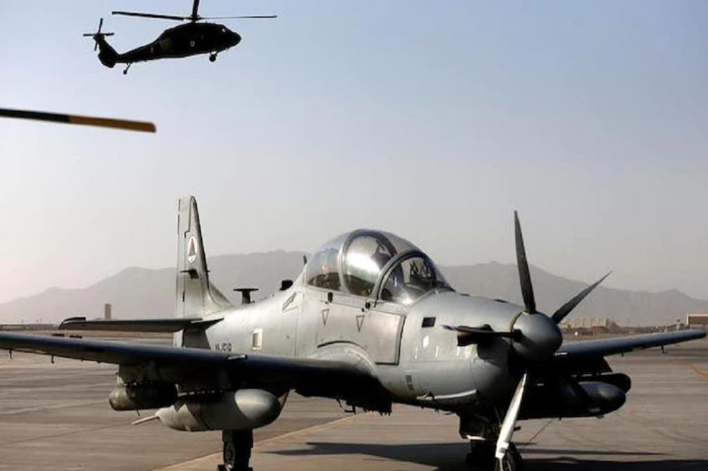 binh si afghanistan dung may bay dao thoat sang uzbekistan dspl