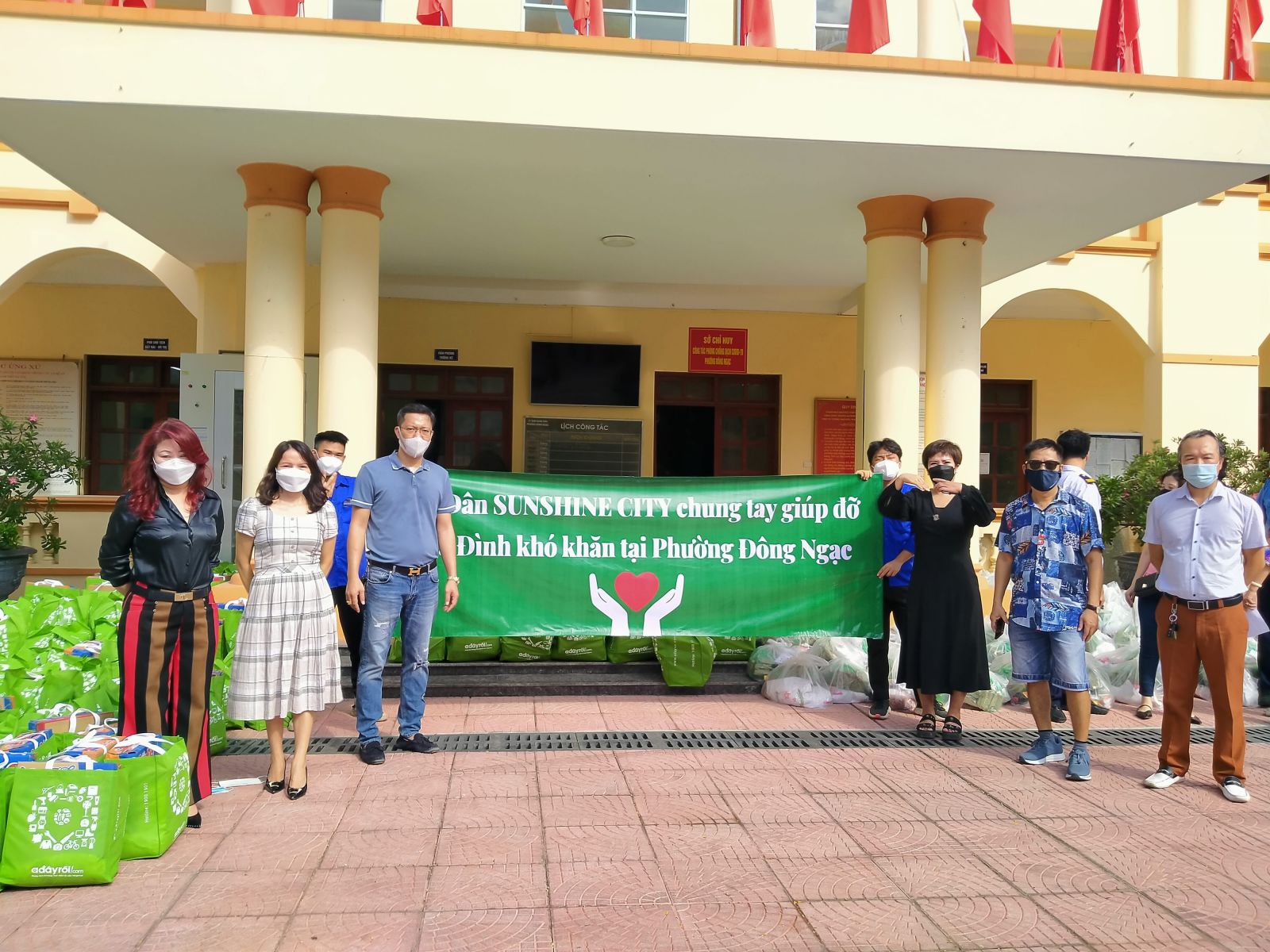 cu dan sunshine city chung tay giup do hoan canh kho khan vi covid 19 21
