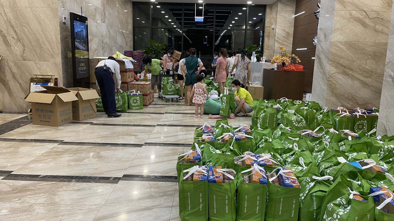 cu dan sunshine city chung tay giup do hoan canh kho khan vi covid 19 dspl 1