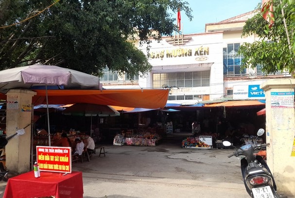 bo ngoai so sach hon 340 trieu tien phi thu duoc tu cho 4 can bo bi khoi to dspl